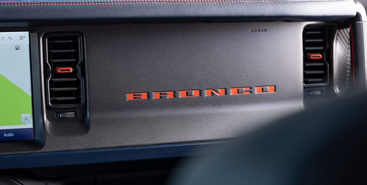 Ford Bronco Raptor 2025, SUV Todoterreno con detalles en fibra de carbono y emblemas únicos