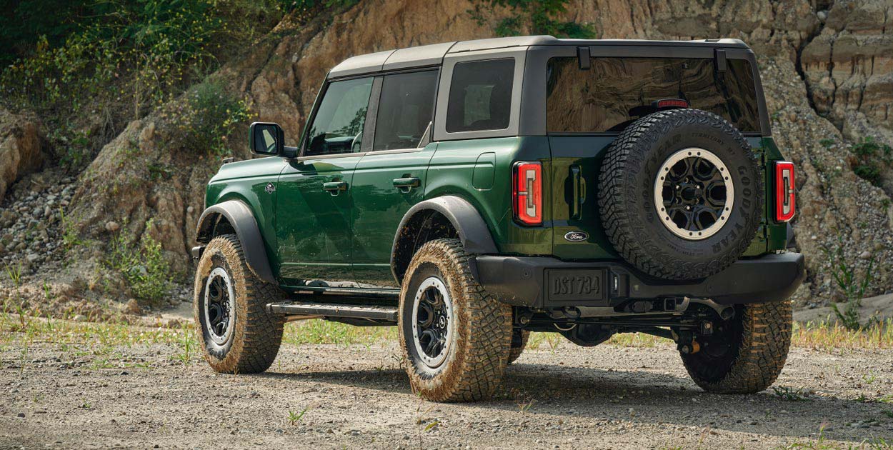 Camioneta SUV Todoterreno Ford Bronco 2022 Color Verde, Exclusivo de la Versión Everglades