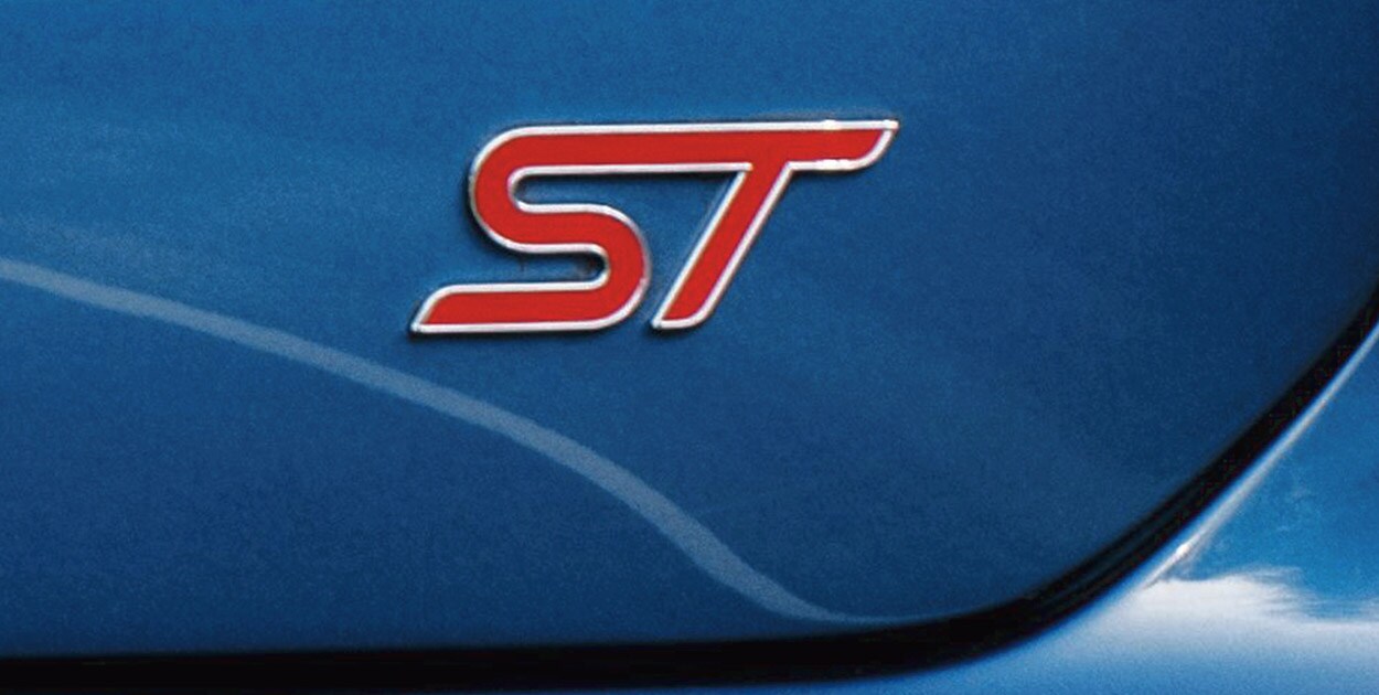 Emblemas ST de Ford Performance en Diseño de Ford Edge ST 2021, la Camioneta SUV Deportiva
