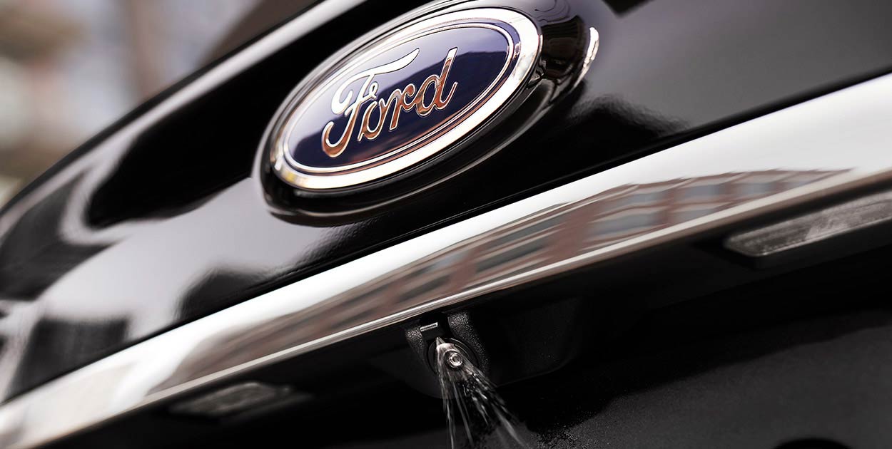 Gran Visibilidad con la Cámara de Reversa con Sensor de autolimpieza de Ford Edge 2021