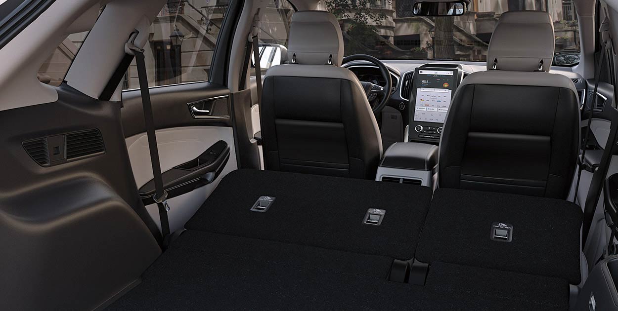 Ford Edge 2021 cuenta con Asientos Plegables EasyFold y una cómoda Cajuela Eléctrica Manos Libres