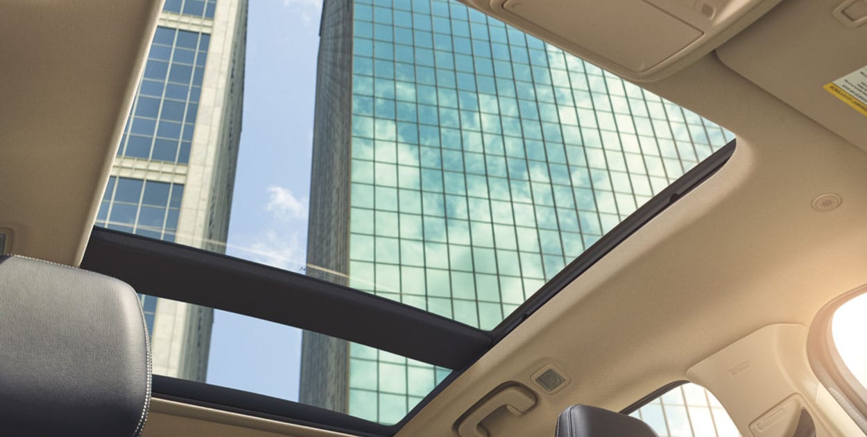 Techo Panorámico Vista Roof equipado en Ford Escape Híbrida 2021, la Camioneta de gran autonomía