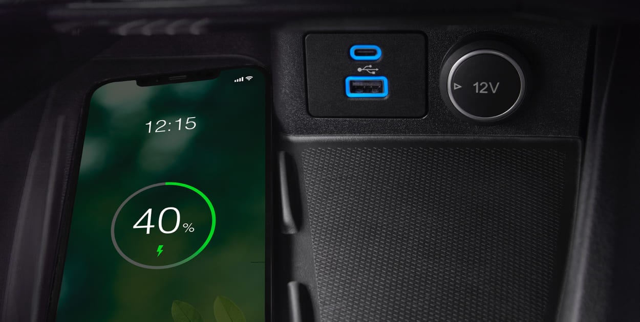 Cargador Inalámbrico y USB en Habitáculo de Camioneta SUV Ford Escape Híbrida 2022