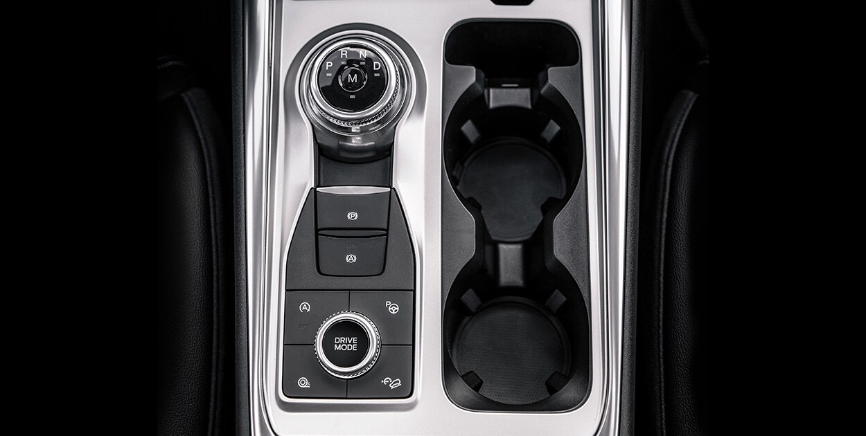 Consola central de tu Ford Explorer ST 2021 desde Portavasos hasta la perilla de mando