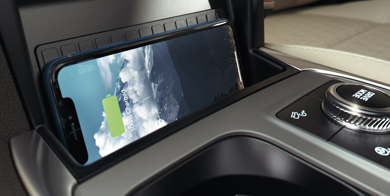 Ford Explorer 2021 equipa un cargador inalámbrico compatible con tu Smartphone iOS y Android