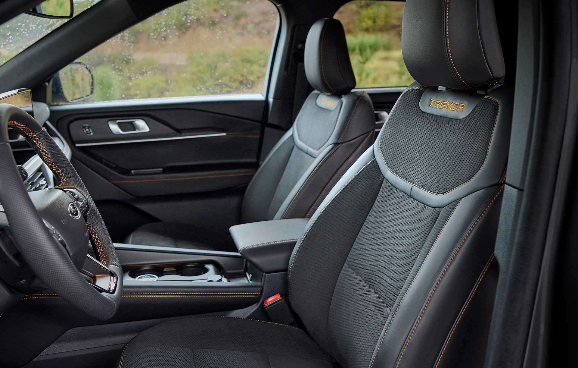 Camioneta SUV Ford Explorer 2026 en su Versión Todoterreno, equipa una Suspensión Off-road