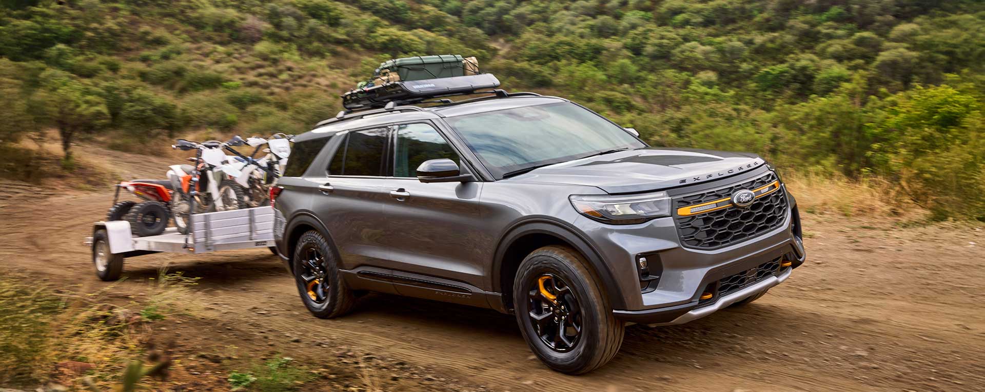 Camioneta SUV Ford Explorer 2026 en su Versión Todoterreno, equipa una Suspensión Off-road