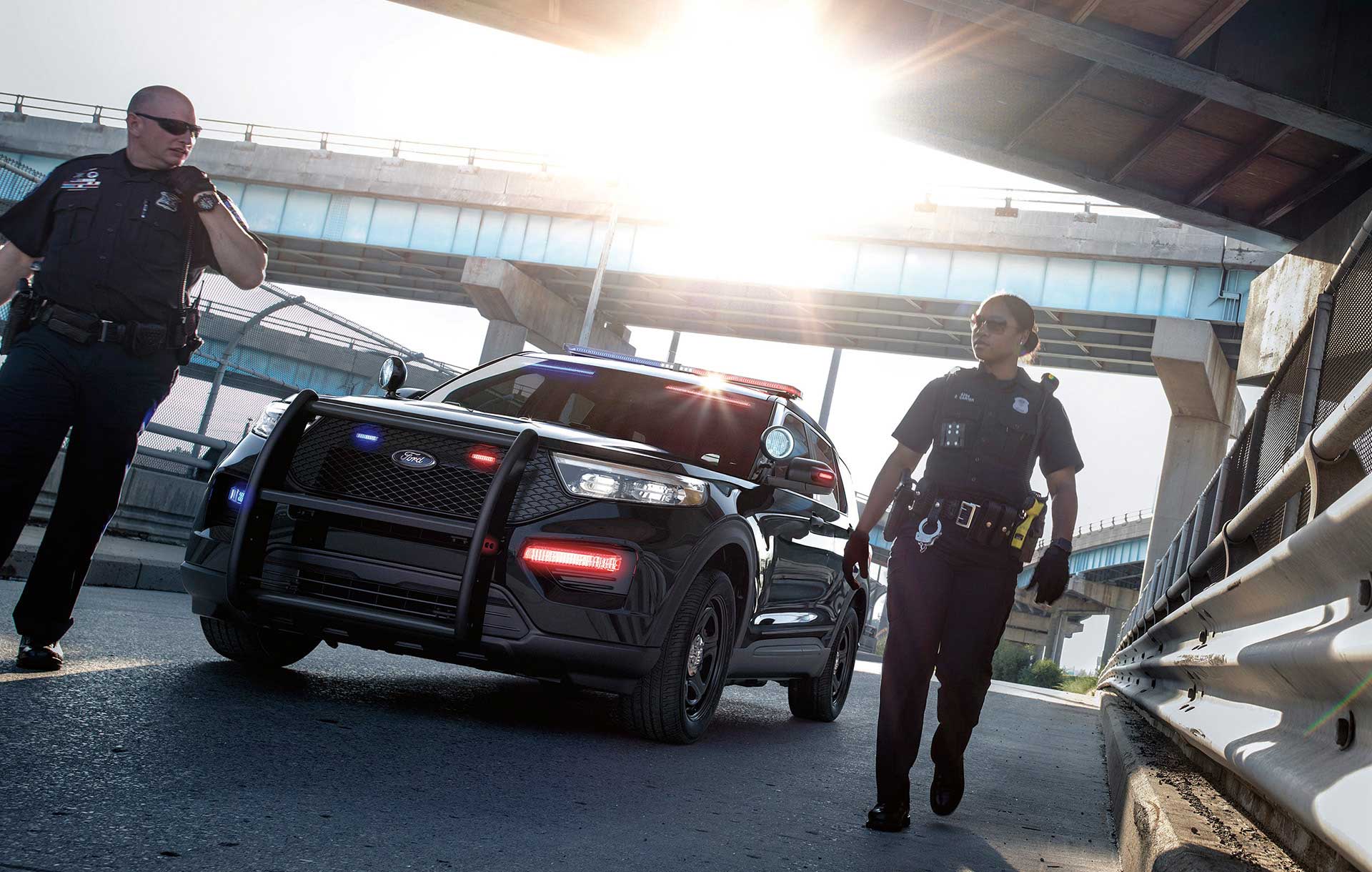Cámara de Reversa y Asistencias de Seguridad en Ford Police Interceptor Utility Híbrida 2026