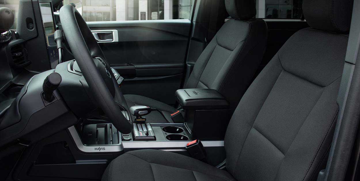 Ford Explorer Police Interceptor 2025, SUV Policial con Segunda Fila en Vinil