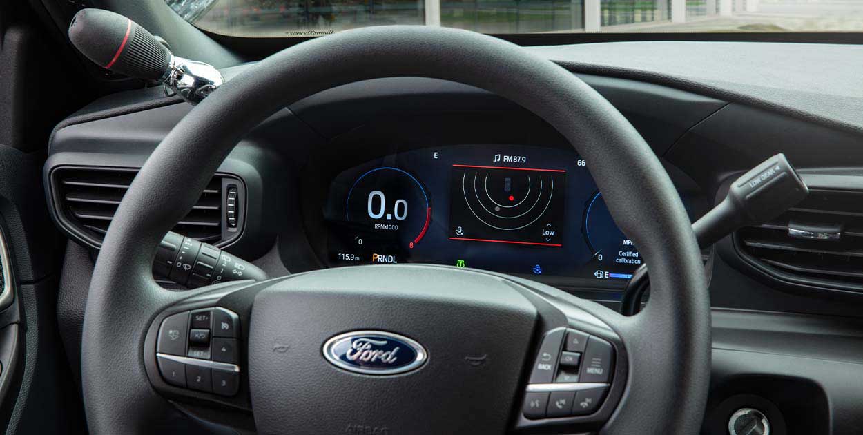Velocímetro de Alta Precisión en Tablero de Ford Explorer Police Interceptor 2025