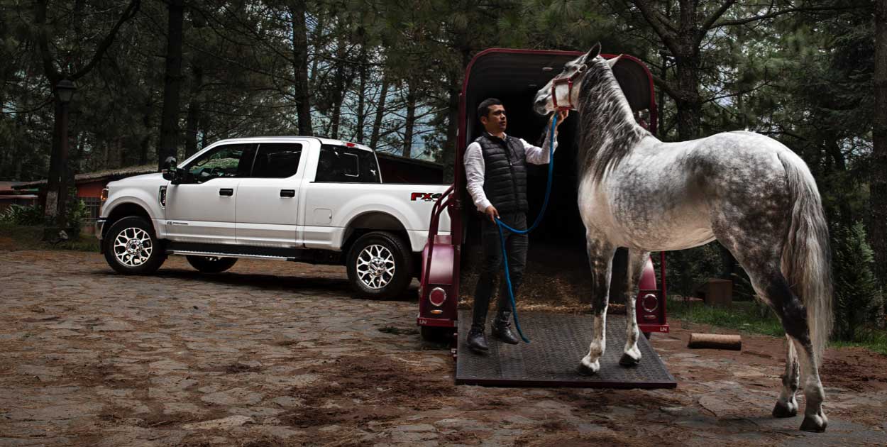 Ford F-250 Super Duty 2022 incluye asistencias que elevan la productividad