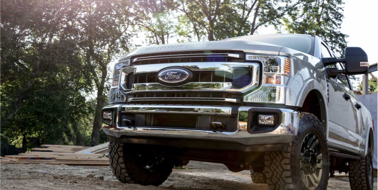 Parrilla Agresiva y Ventilada de Ford F-250 Super Duty 2022, la Pickup de Trabajo para ti