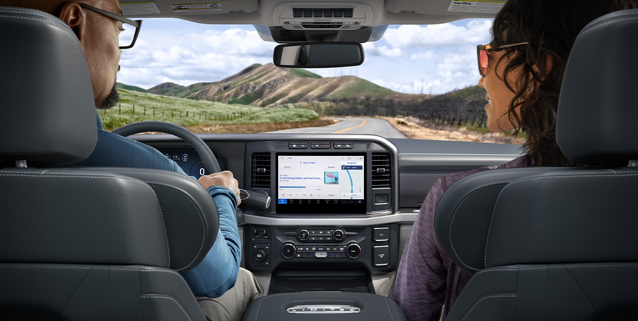 Sistema de Infoentretenimiento con Pantalla de 12 pulgadas y Navegación Incluida en Ford F250 2025