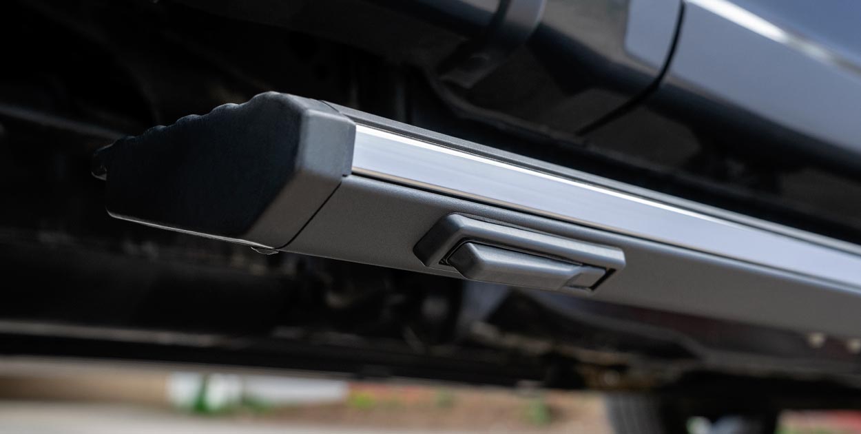 Estribos Abatibles que se despliegan eléctricamente en Camioneta Pickup Ford Lobo 2022