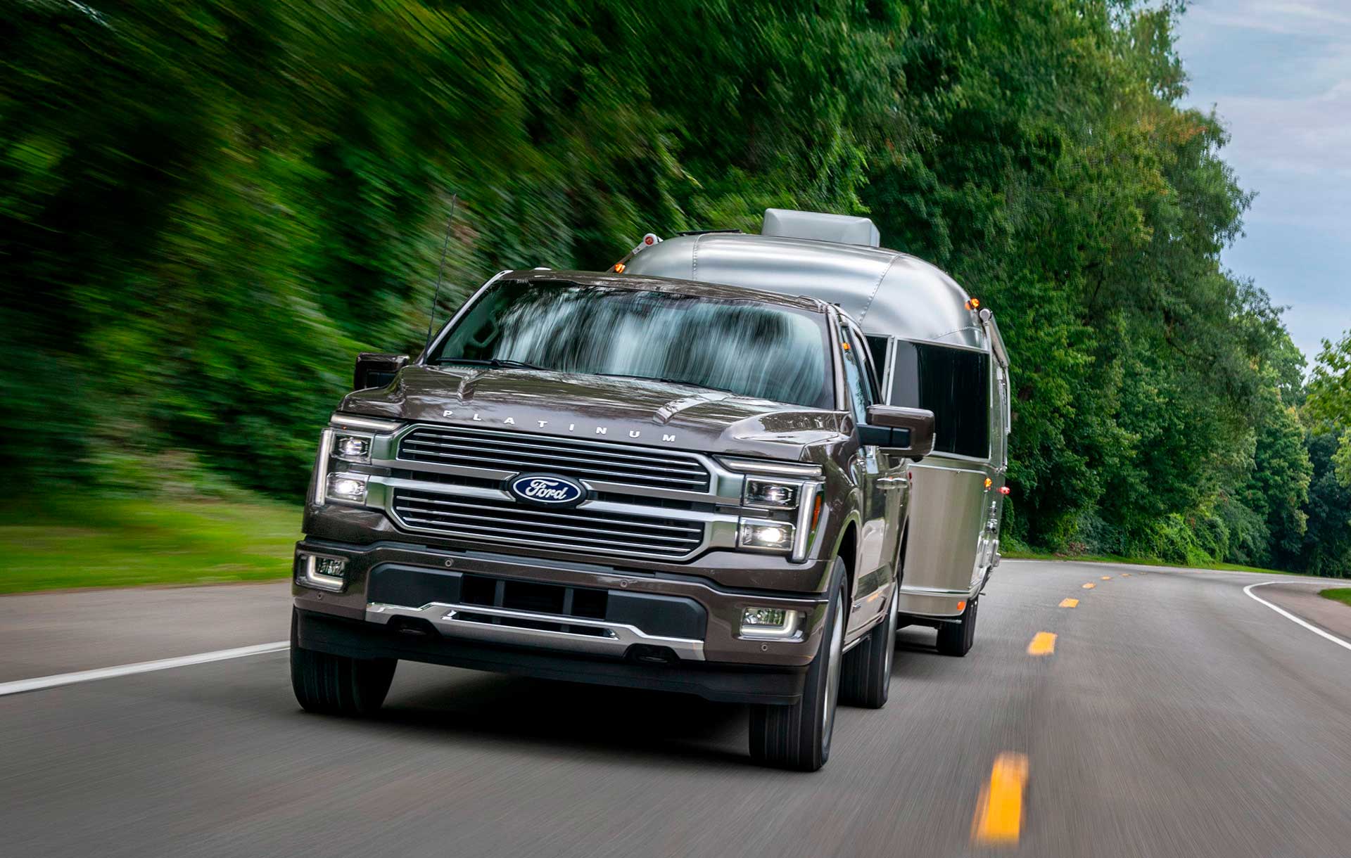 Eficiencia y Potencia a bordo de Ford Lobo Híbrida 2026, Pickup de Lujo