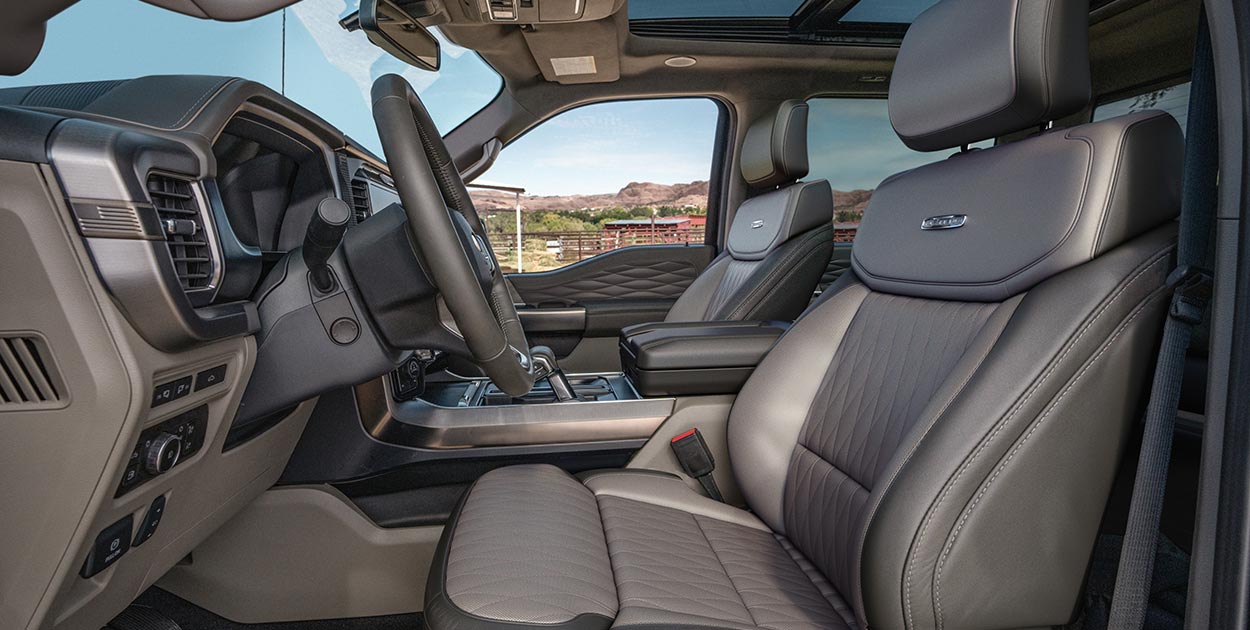 Asientos de Piel Multi-Contour con Masaje equipados en Ford Lobo Platinum Plus HEV 2025