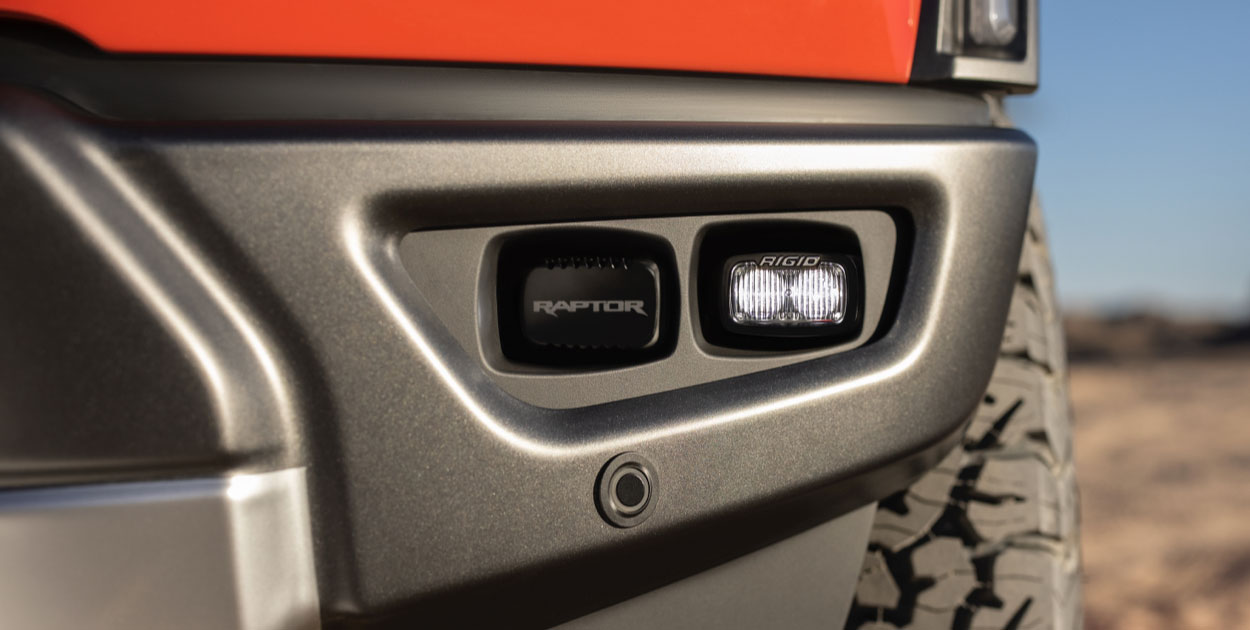 Ford Lobo Raptor 2022, Pickup Todoterreno con Iluminación LED en Faros de Niebla