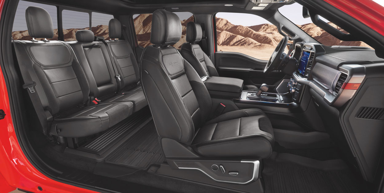 Asientos Tapizados en Piel con Calefacción en Camioneta Pickup Ford Lobo Raptor 2022