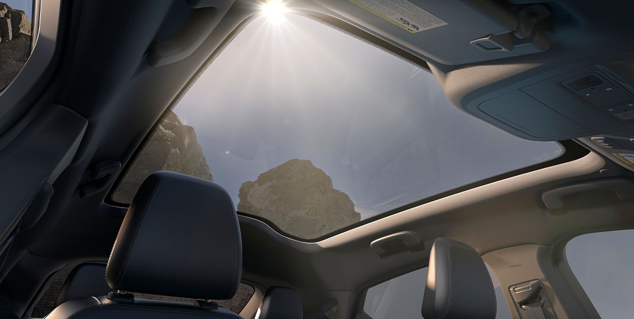 Panoramic Fixed Glass: el Techo Panorámico en Camioneta SUV Eléctrica Ford Mustang MachE 2025