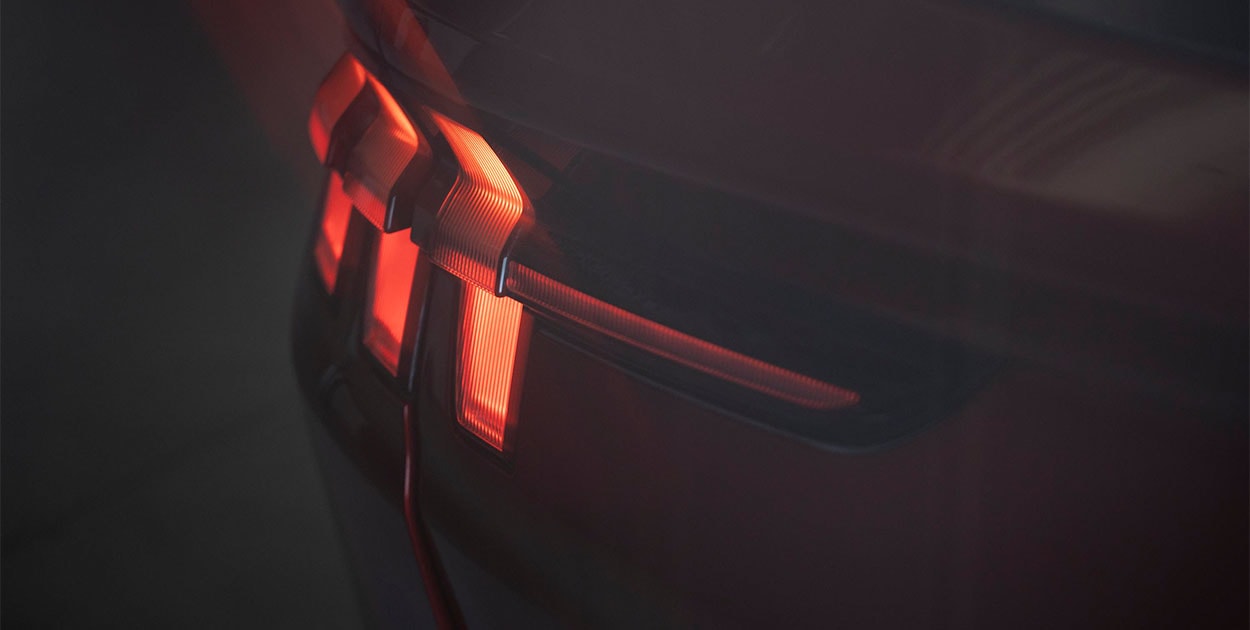 Conoce los faros traseros secuenciales equipados en Ford Mustang Mach-E 2025 y enamórate del diseño
