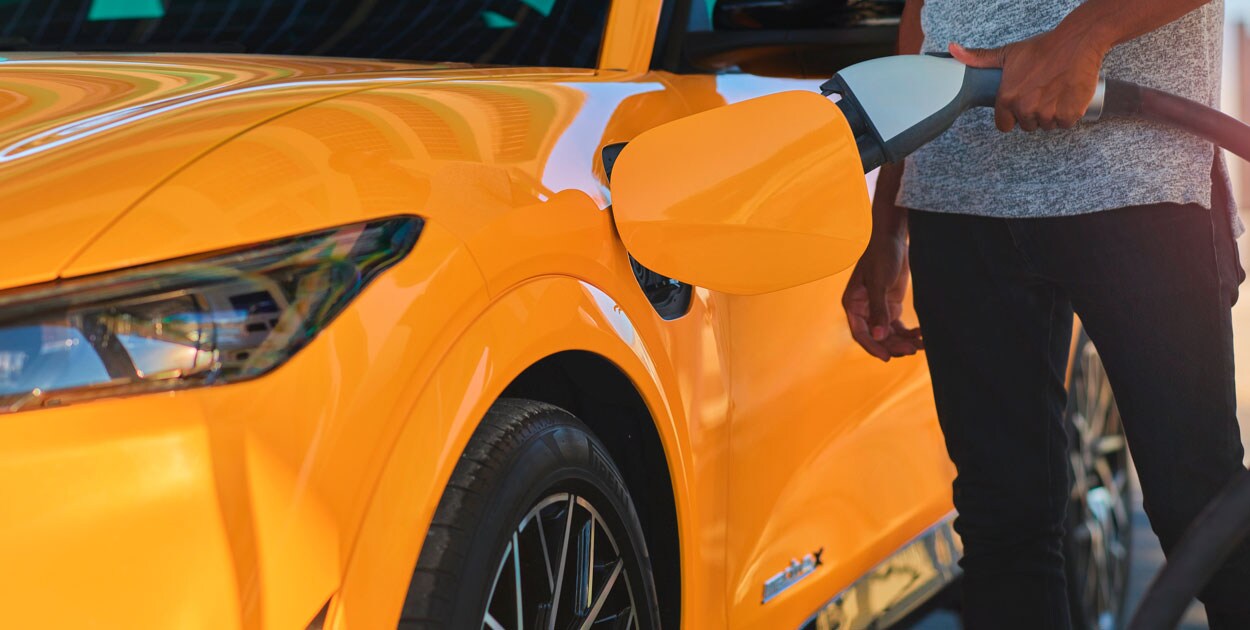 Cargadores de Casa y Móviles incluidos en Camioneta SUV Eléctrica Ford Mustang MachE