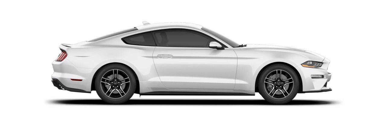 Potente Auto Deportivo Ford Mustang 2022, con diseño Aerodinámico en Color Blanco Oxford