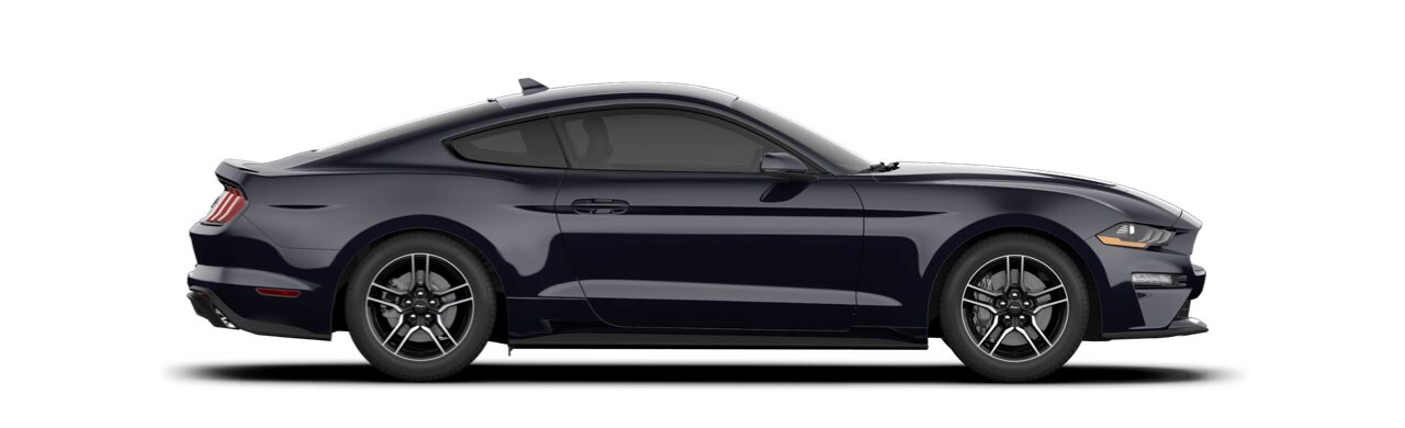 Potente Auto Deportivo Ford Mustang 2022, con diseño Aerodinámico en Color Negro Ocaso