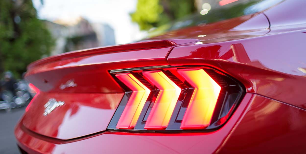 Diseño Exterior y Calaveras de Ford Mustang 2026, Auto Deportivo de Gran Potencia y Estilo