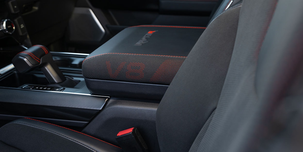 Descubre interiores de Camioneta Pickup 4x4 usada para OffRoad extremo, Ford Lobo Raptor 2024