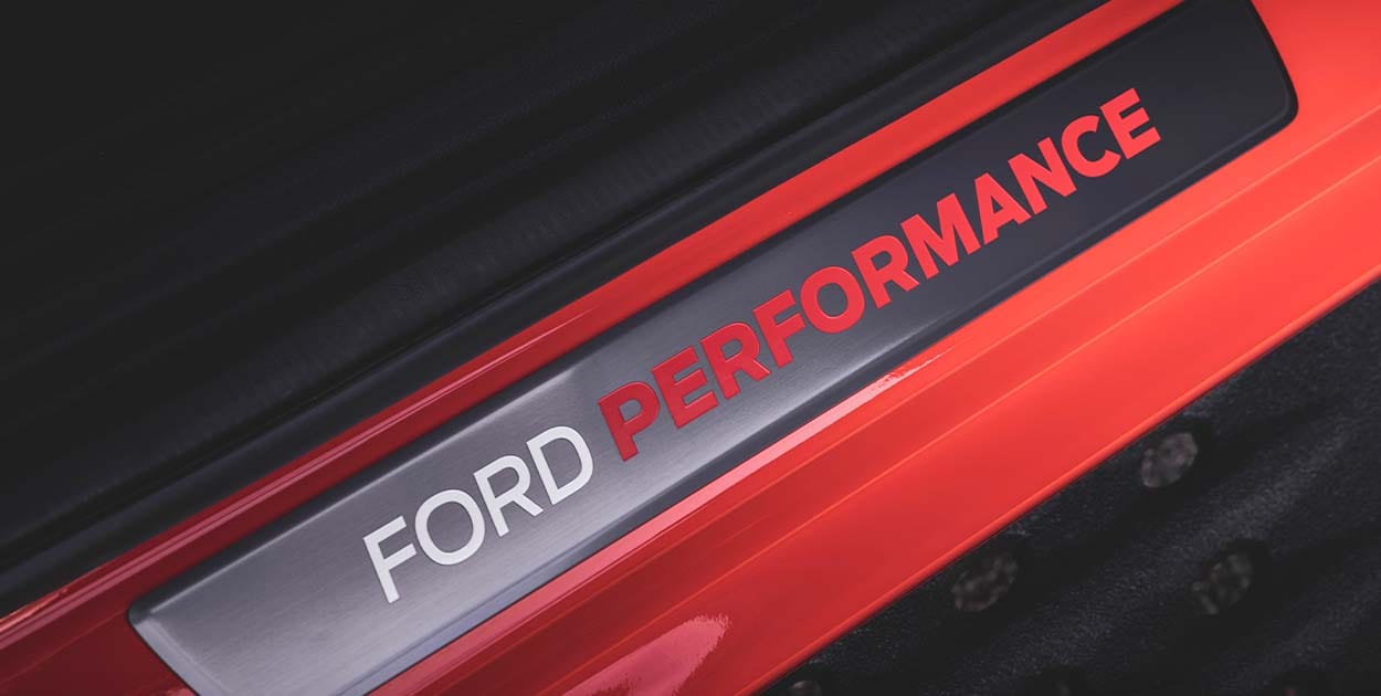 Exclusivos distintivos de la Familia Ford Performance en Pickup Todoterreno Ford Ranger Raptor 2025