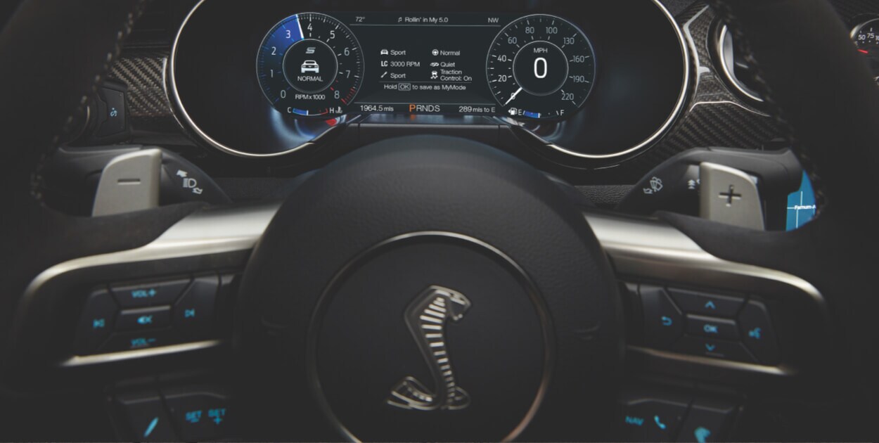 Volante Deportivo de Gran Tecnología con Diseño de Cobra en Ford Mustang Shelby GT500 2022