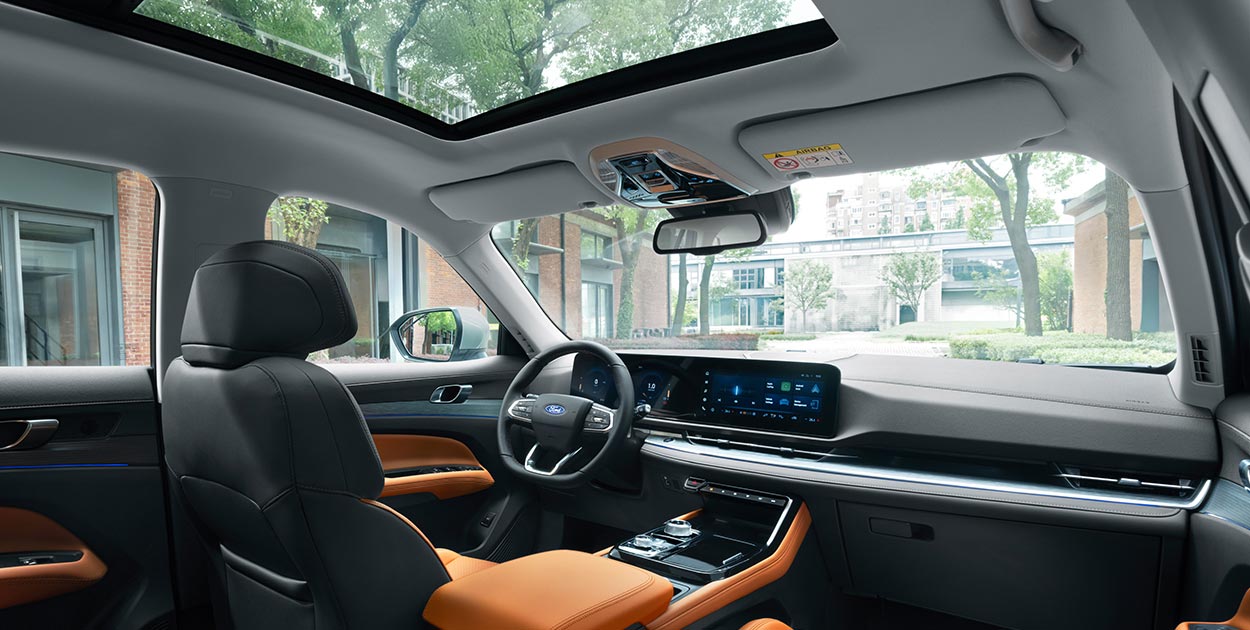 Viaja con gran comodidad en el Habitáculo de Ford Territory 2026 gracias a asientos en piel