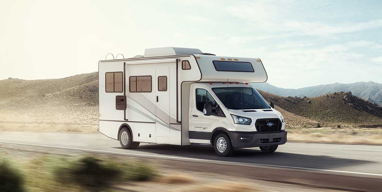 Ford Transit Custom 2026 brinda la capacidad para el trabajo y para viajes confortables. Descúbrela