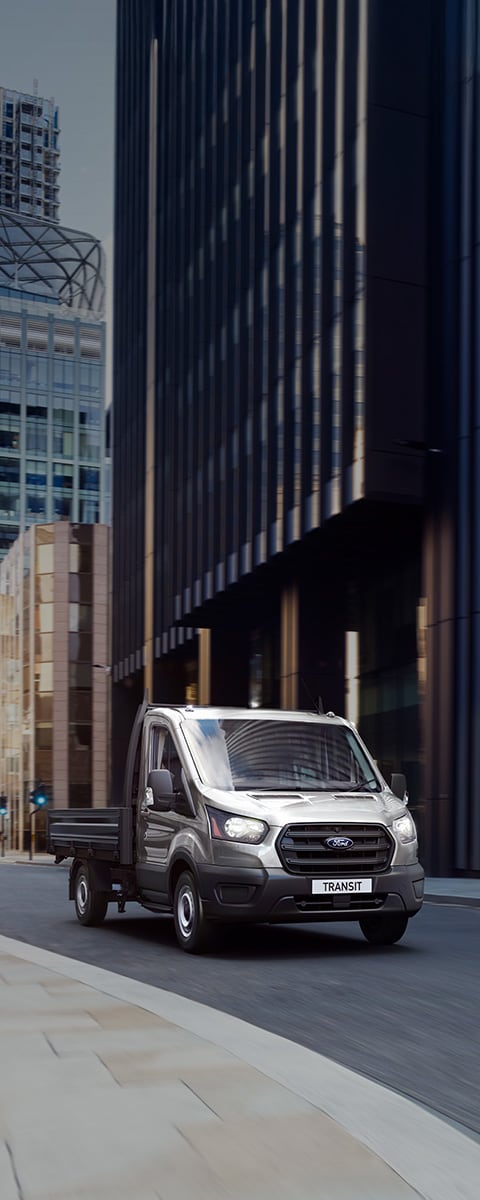 Descubre Capacidad, Características y Especificaciones del Camión de Carga Ford Transit Chasis 2027