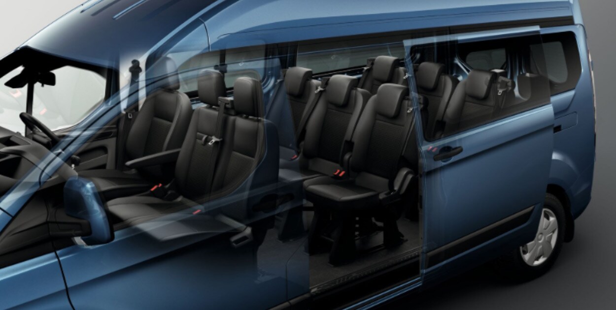 Transporta personal ejecutivo o pasajeros de manera cómoda en Ford Transit Van 2021