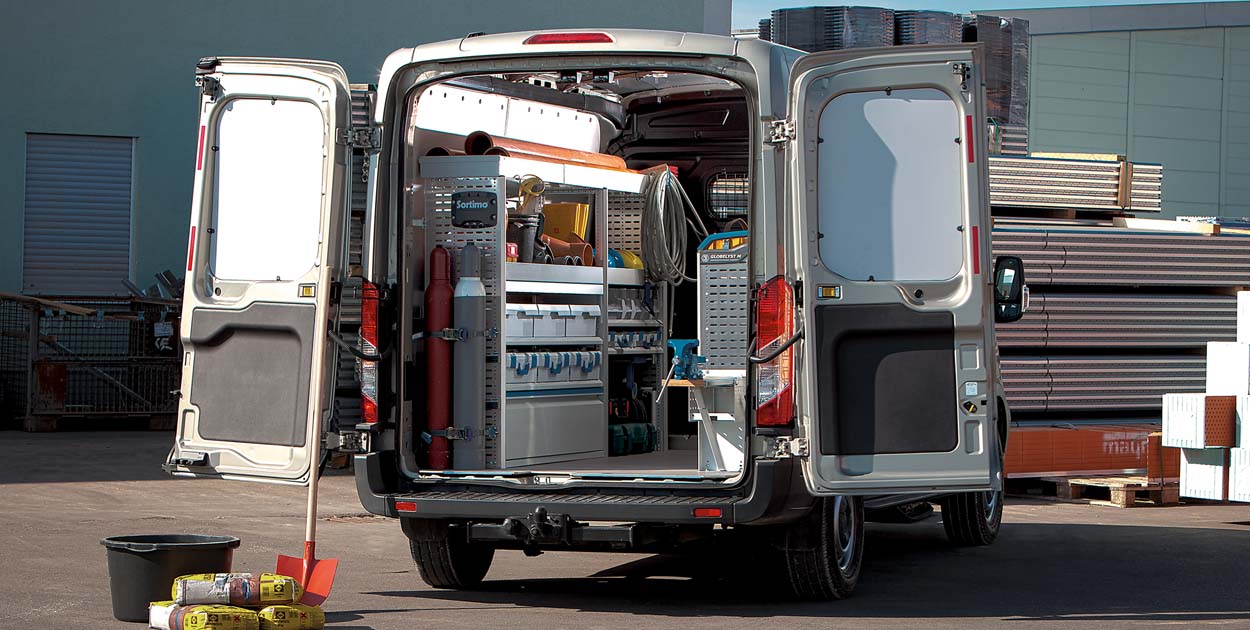 Funcionalidad y Versatilidad en el Diseño de la Camioneta de Trabajo Ford Transit Custom 2022