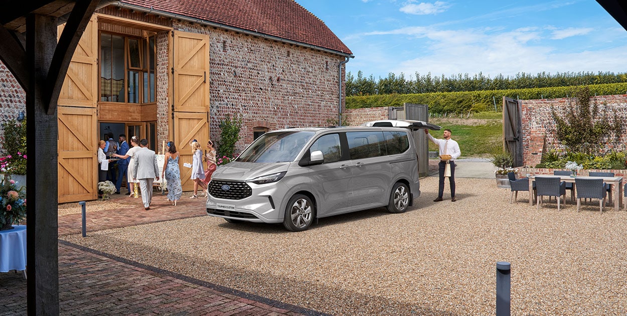 Van Comercial de Transporte de Pasajeros Ford Transit Custom 2026 versión Tourneo