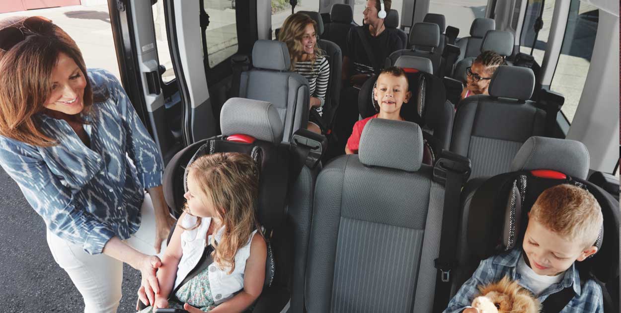 Conectividad y Confort en Ford Transit Pasajeros 2022, con Bluetooth, Radio y Aire Acondicionado