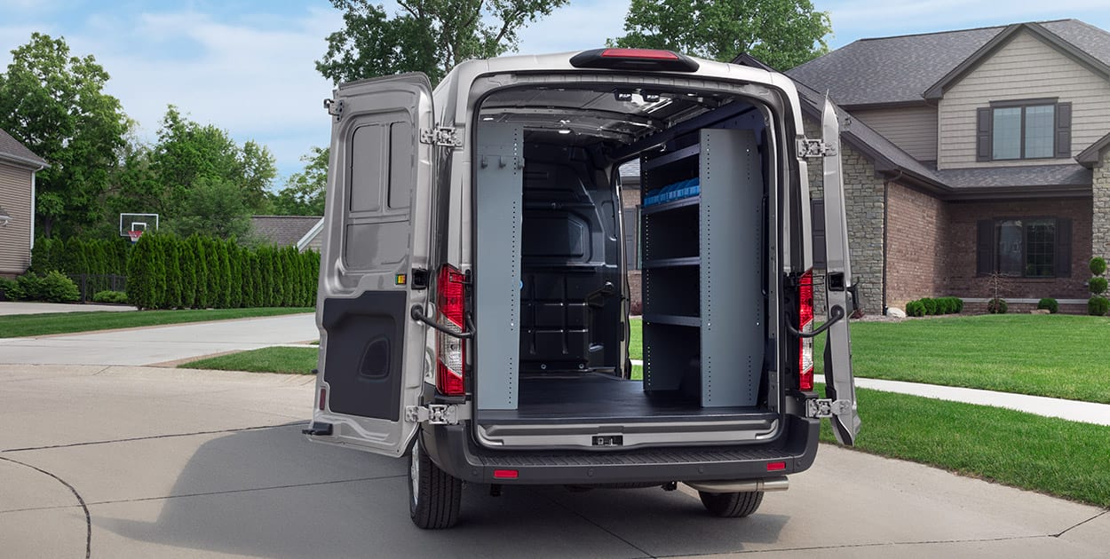 La Camioneta de Trabajo Ford Transit Van 2021 se Adapta a las necesidades de Carga