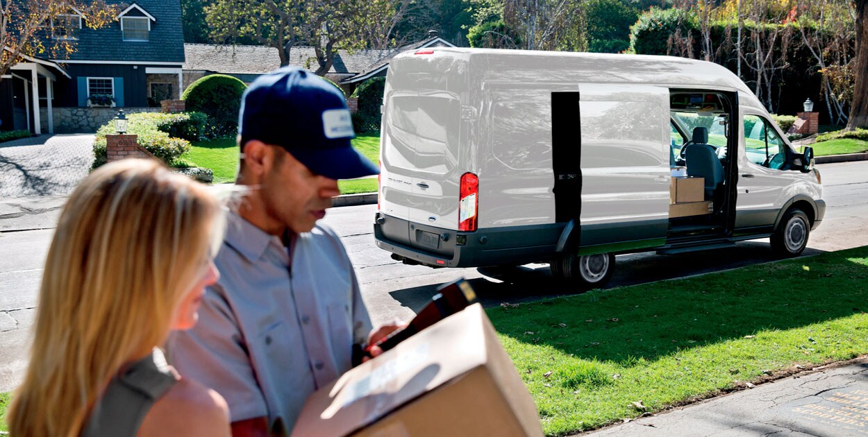 Fácil Acceso a Zona de Carga y Descarga del Vehículo de Trabajo Ford Transit Van 2022