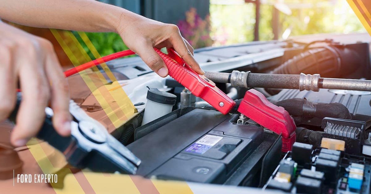 Cómo poner los cables para arrancar un coche sin batería