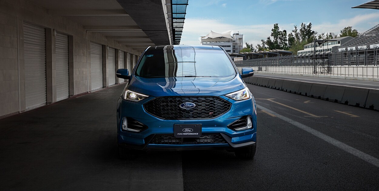 Parrilla color negro equipada en Ford Edge ST de diseño deportivo