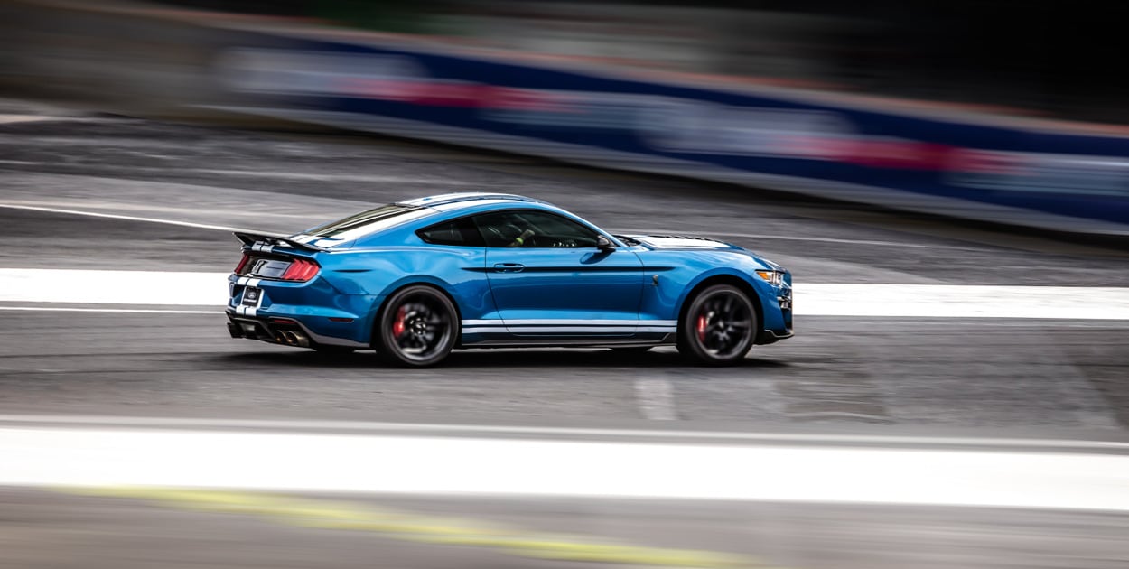Diseño Deportivo e Imponente del Muscle Car Ford Mustang Shelby GT500 2022