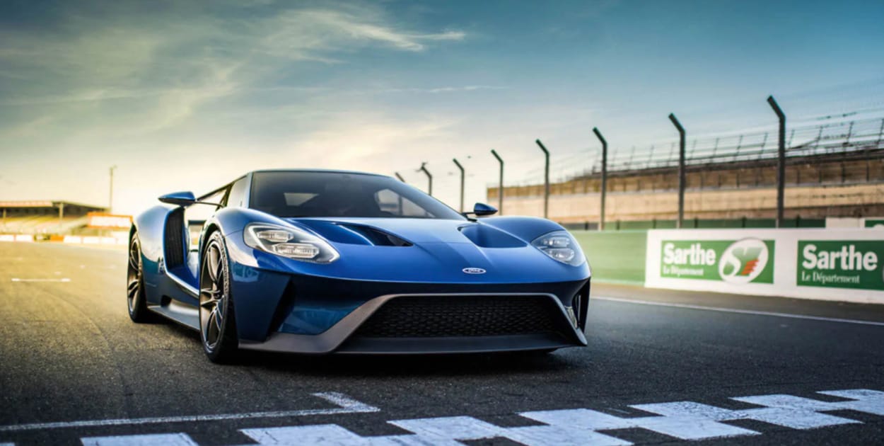 El mítico super deportivo Ford GT está montado sobre una estructura de fibra de carbono