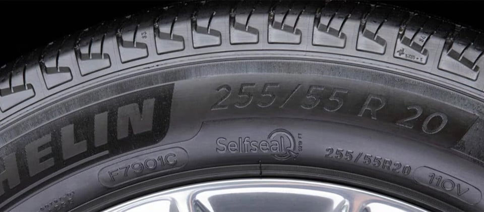 Esos códigos numéricos te indican la presión y carga máxima ideal para tu auto Ford