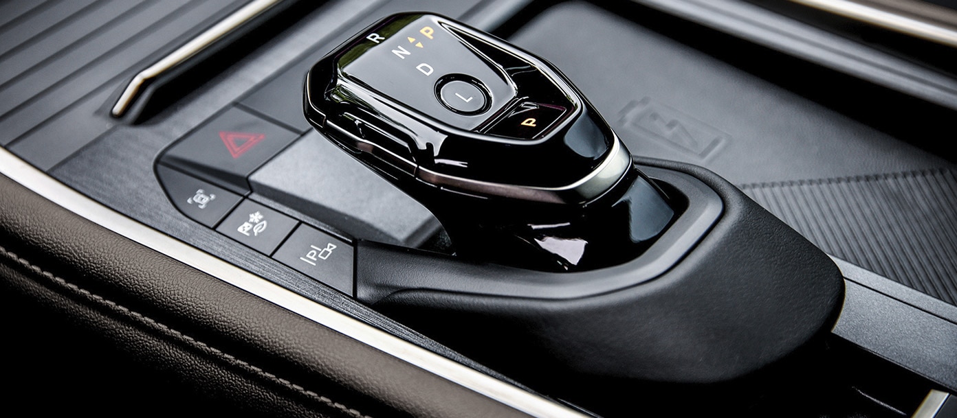 ford-edge-2027-camioneta-suv-hibrida-palanca-transmision-eshifter
