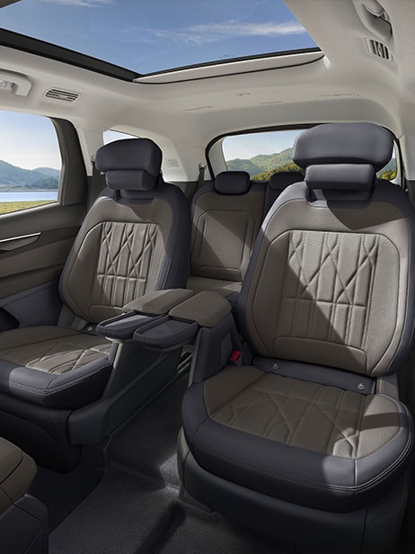 Descubre la comodidad en cada una de las tres filas de Ford Edge 2027, SUV Híbrida