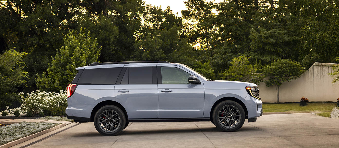 Ford Expedition 2027 con Stealth Package y acabados oscuros premium