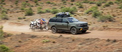 Ford Expedition 2027 con tracción 4x4 y paquete de remolque en aventura familiar