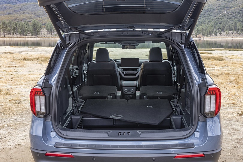 Ford Explorer 2027 SUV ofrece un espacio interior versátil para pasajeros y carga